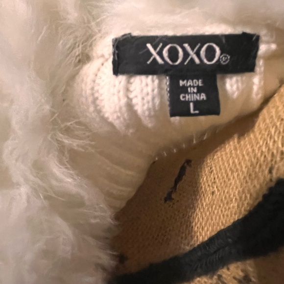 XOXO Plush White Faux Fur Vest - Picture 7 of 8